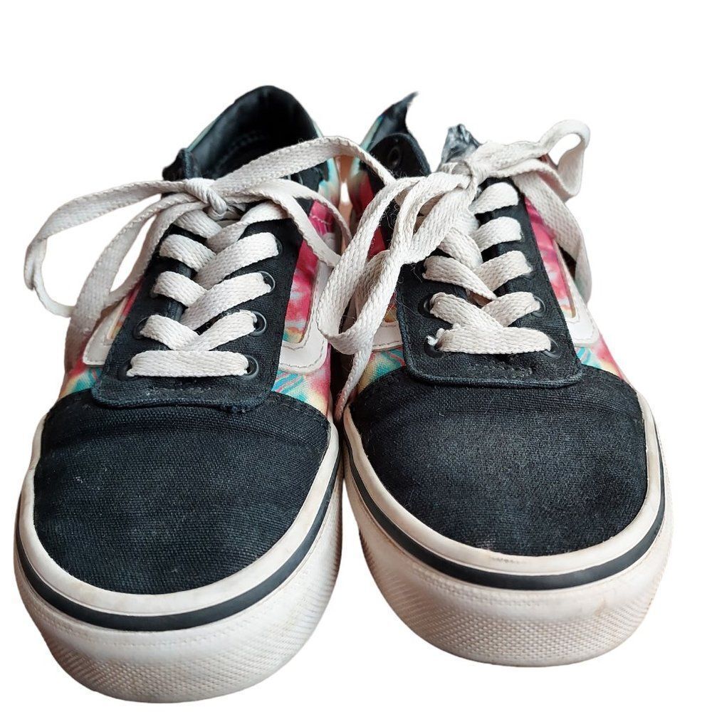 - Van shoes size 10 VGC